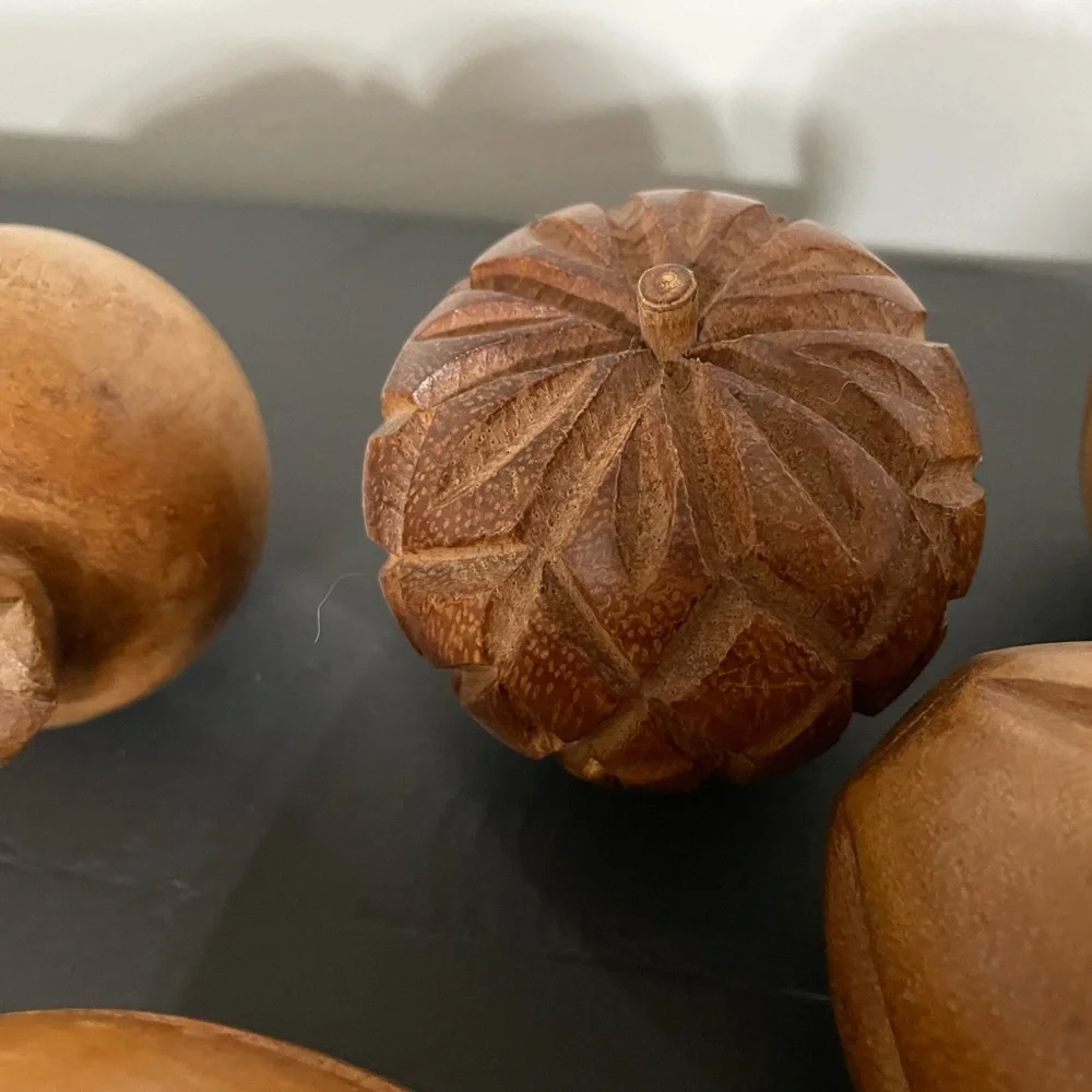 Vintage MCM Monkey Pod Wood Leaf Bowl and wooden fruit.Excellent retro - Picture 7 of 16